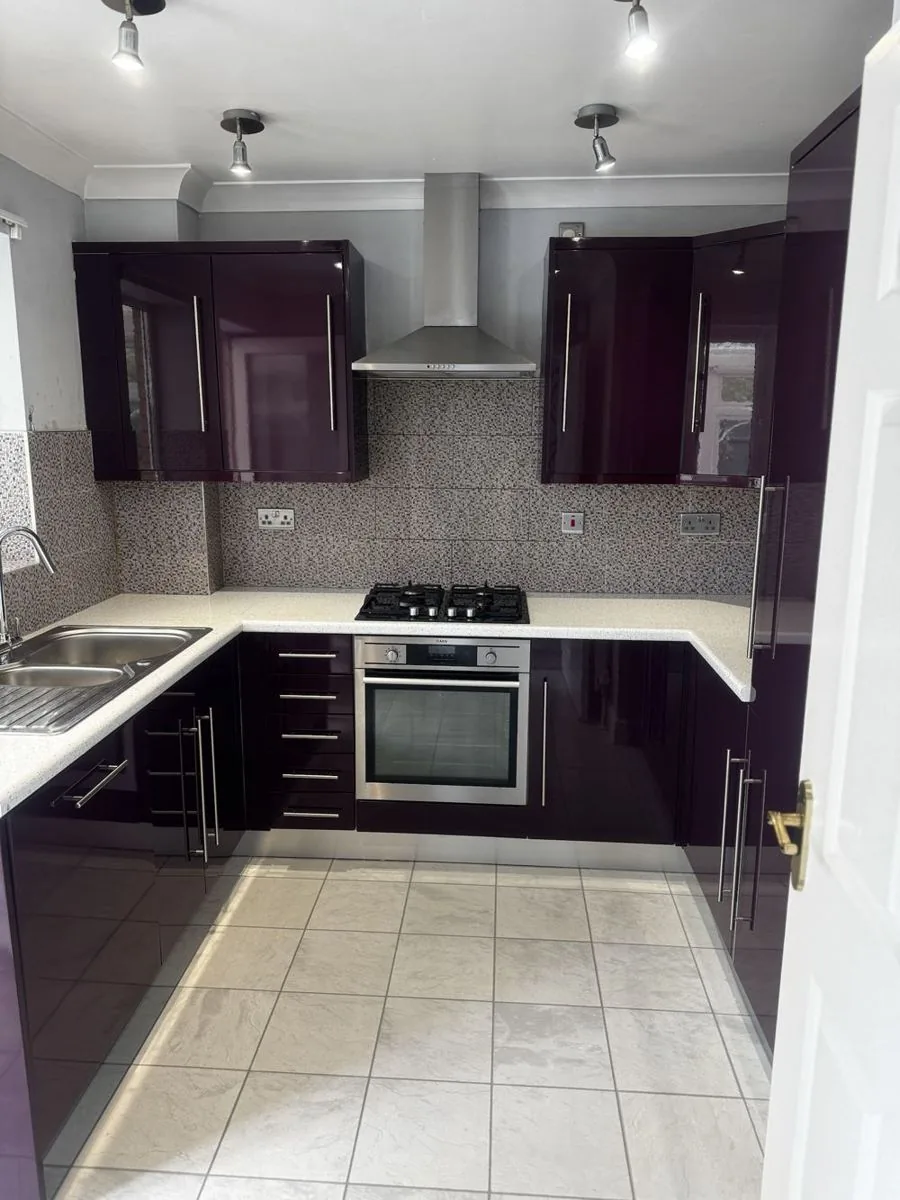 Kitchen cleaned for an end of tenancy inspection in Peterborough